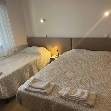 New Apt, Walk-to-beach, F3, Pool